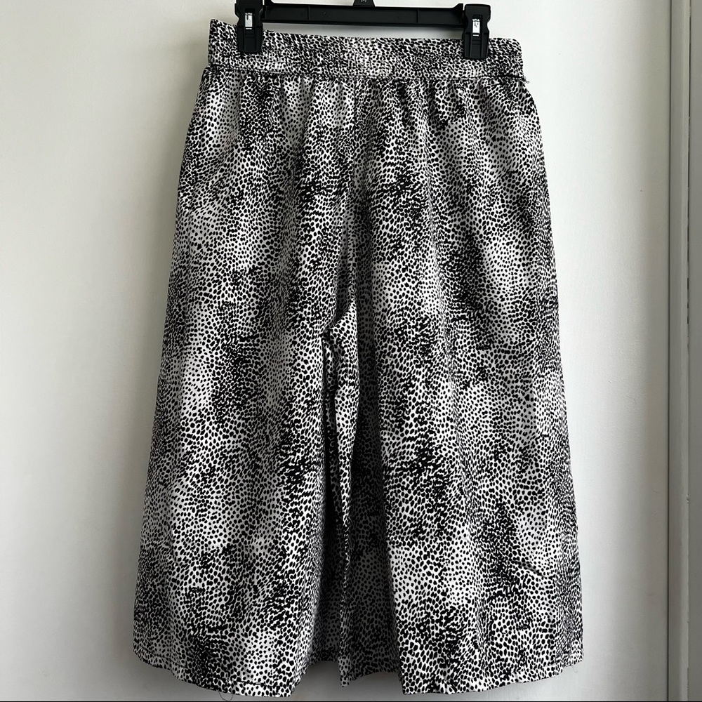 Loose fit capri pants